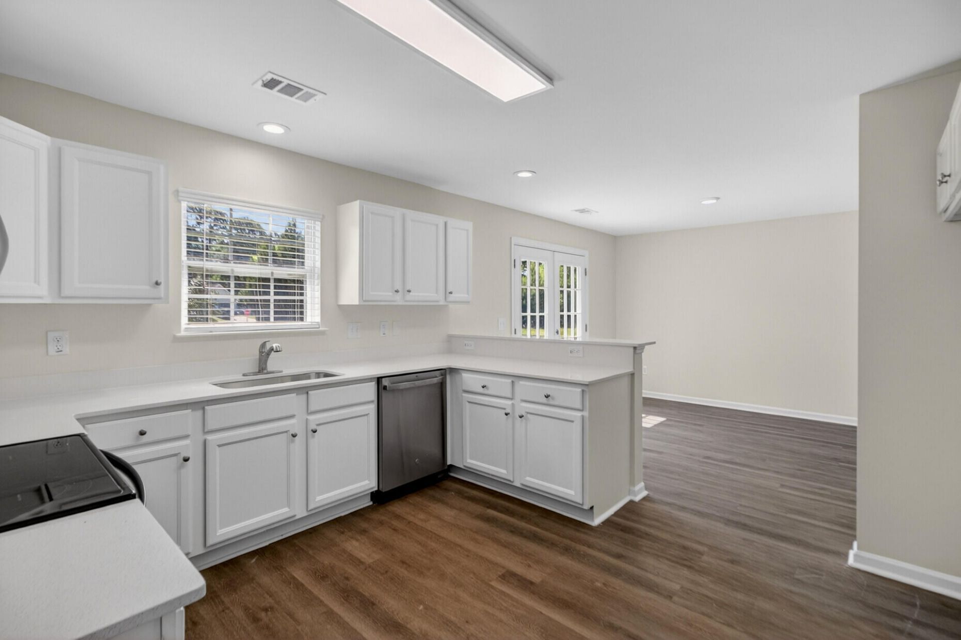 250 White Street Photo 10