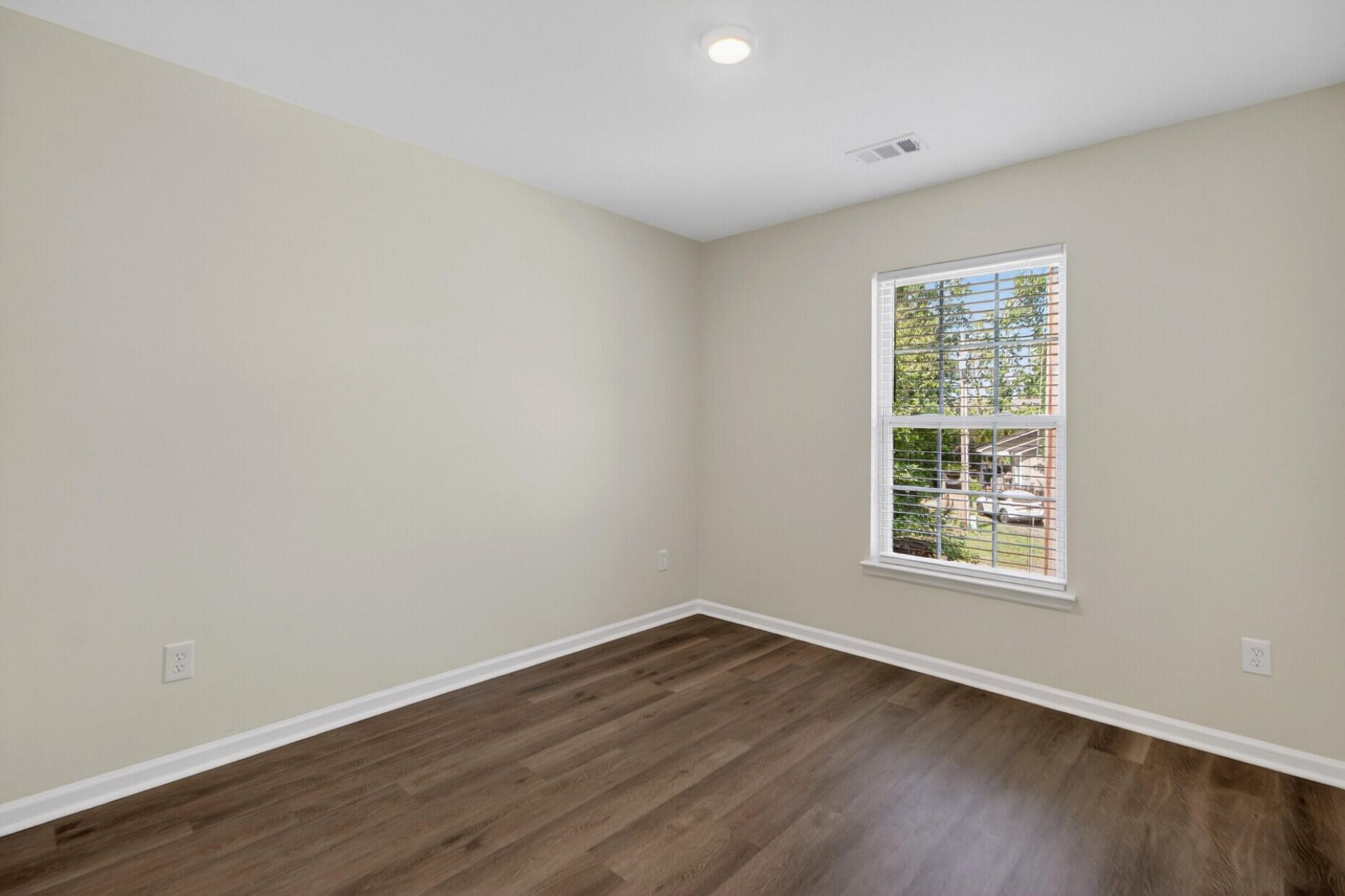 250 White Street Photo 25