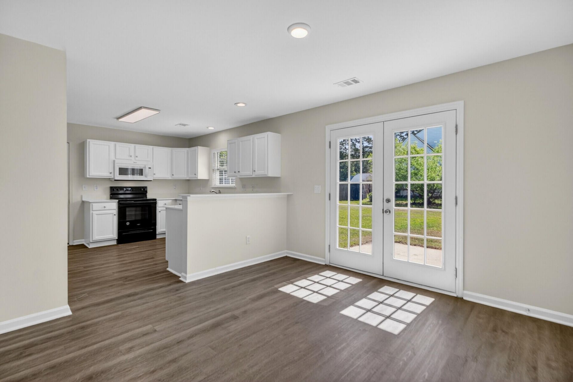 250 White Street Photo 7