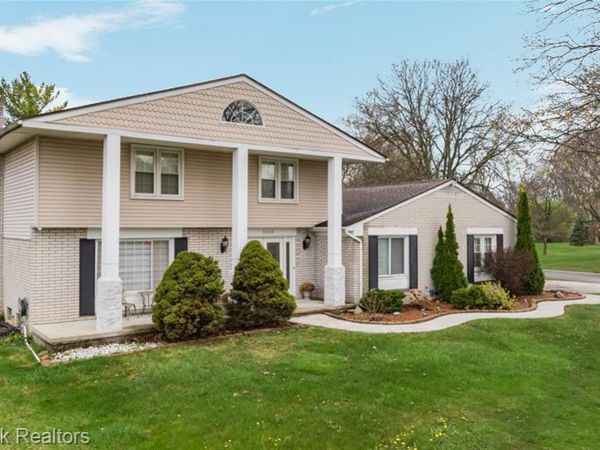 6240 Wynford Drive , West Bloomfield Twp, MI 48322