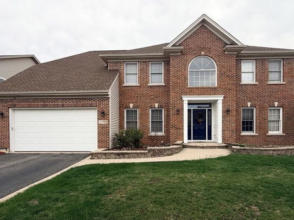 2052 Gardner Circle E, Aurora, IL 60503