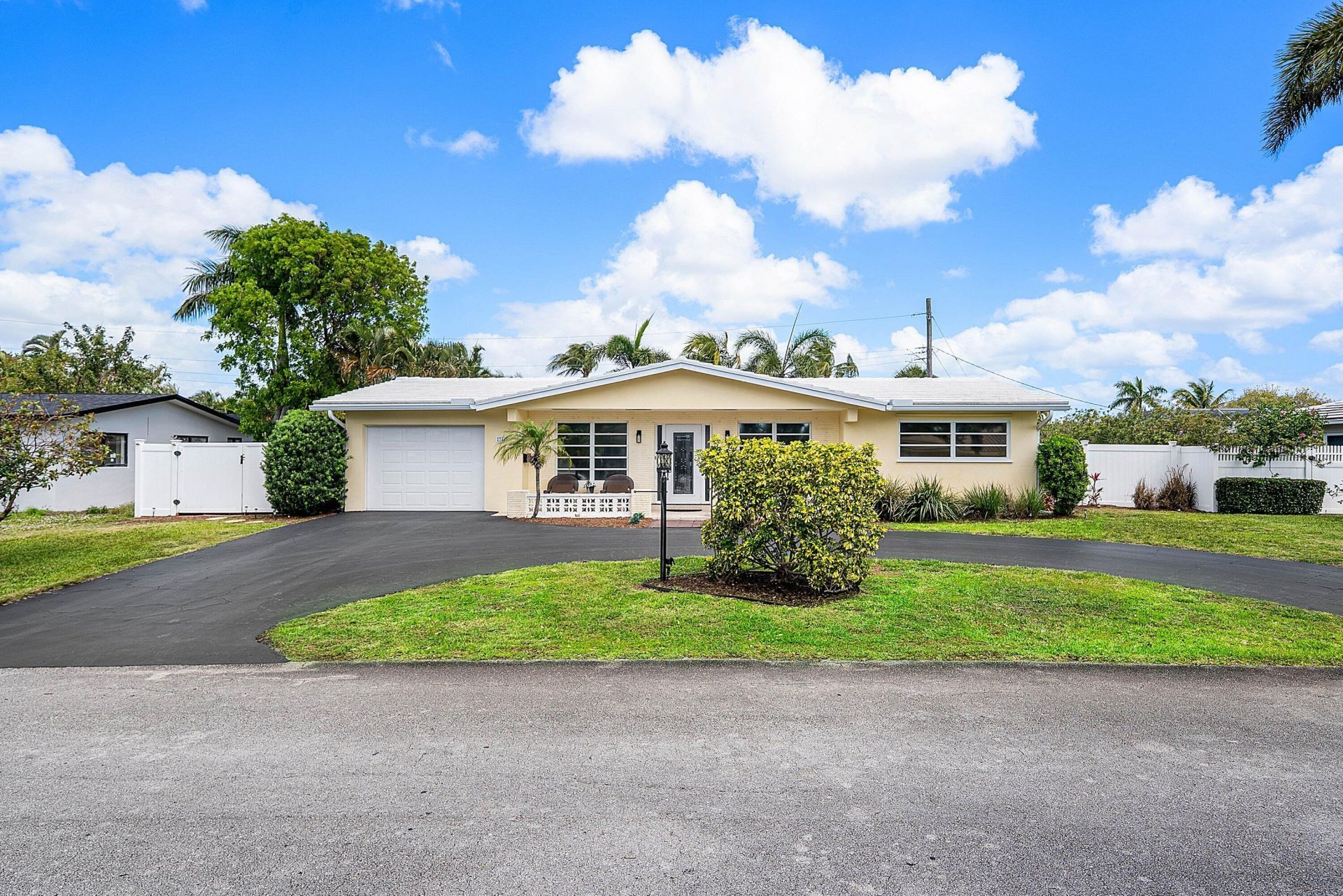 2741 NE 52nd Street, Lighthouse Point, FL 33064 Photo