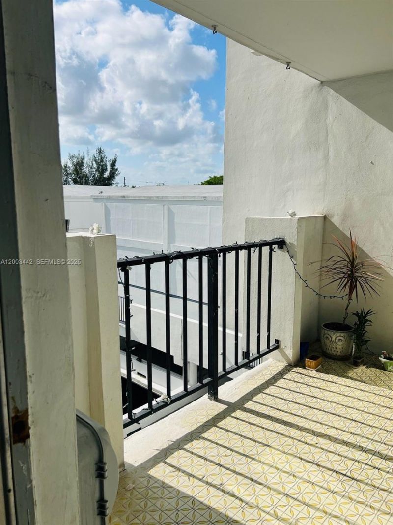 2750 NE 183rd St , Unit 407, Aventura, FL 33160 Photo