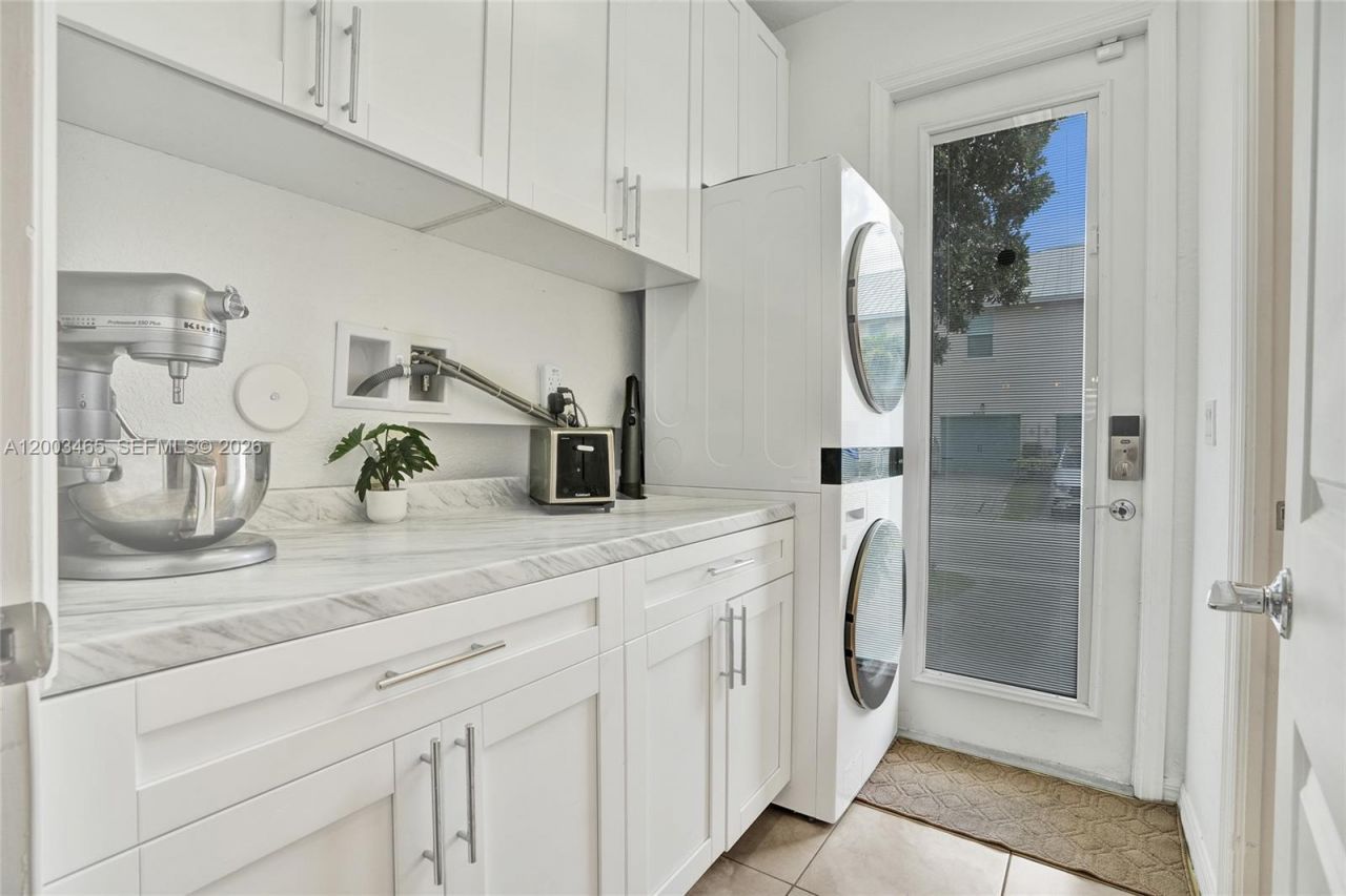 4002 Poinciana Ln , Hollywood, FL 33021 Photo