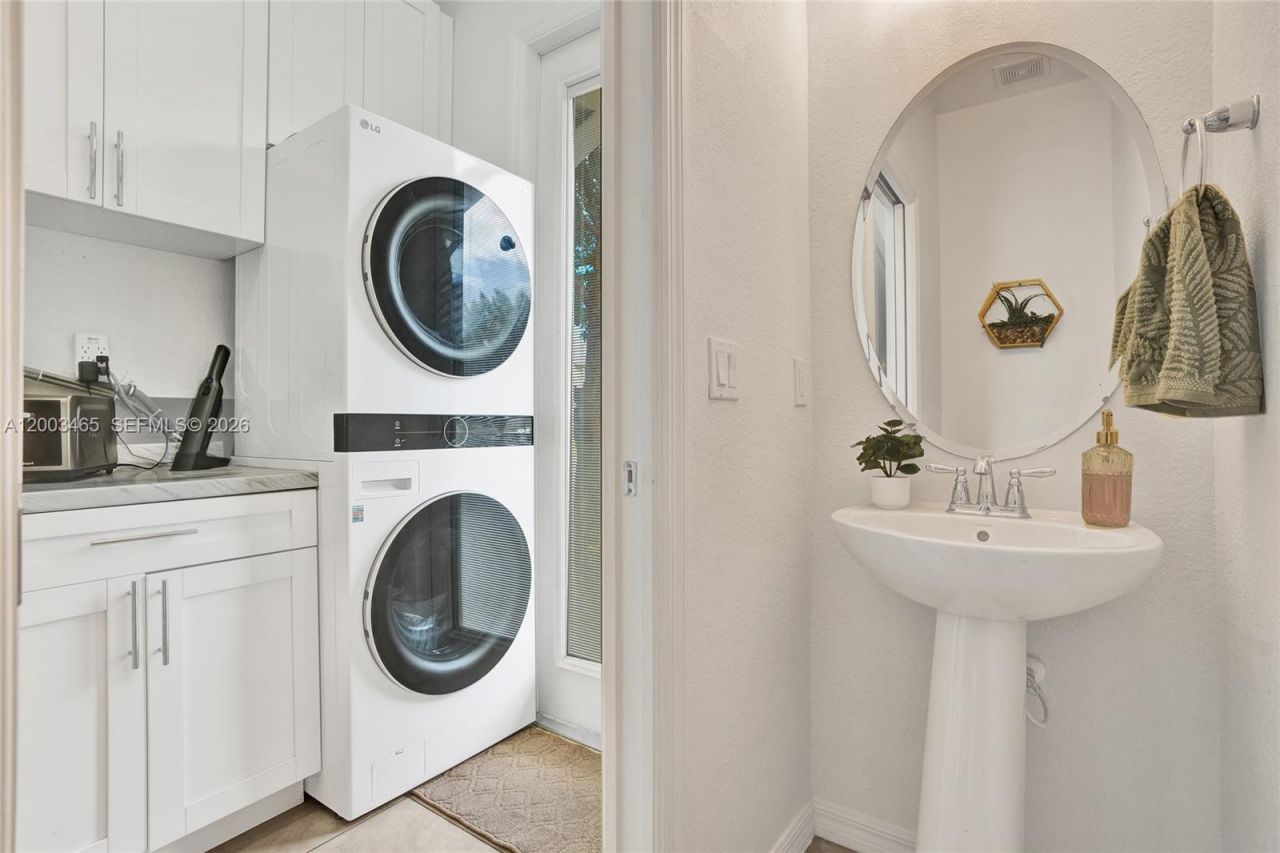 4002 Poinciana Ln , Hollywood, FL 33021 Photo