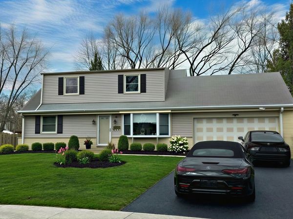 8 Greenwood Court N, Buffalo Grove, IL 60089