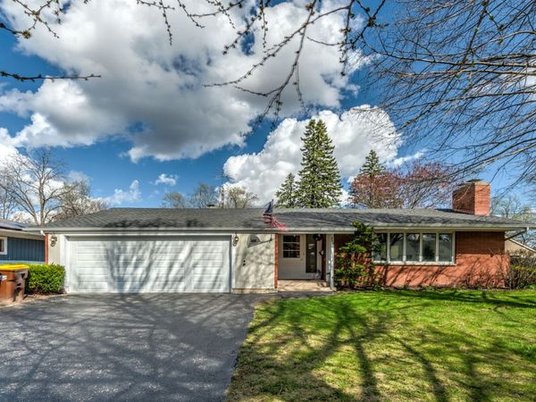 400 Becking Avenue , Woodstock, IL 60098