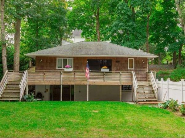 31 Apricot Road , Rocky Point, NY 11778