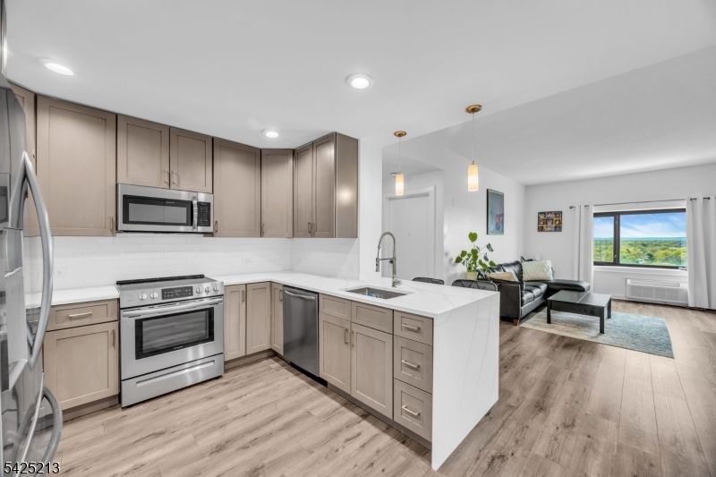 1 Carriage City Plz, Rahway, NJ 07065 Main Photo