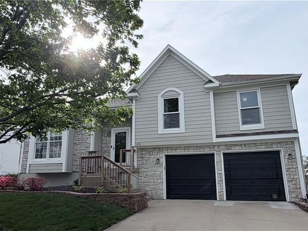 290 W Westhoff Place, Gardner, KS 66030