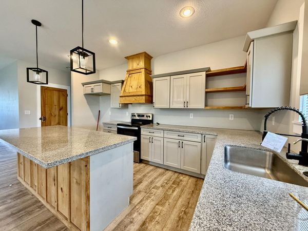 2375 S Sedona Court, Bolivar, MO 65613
