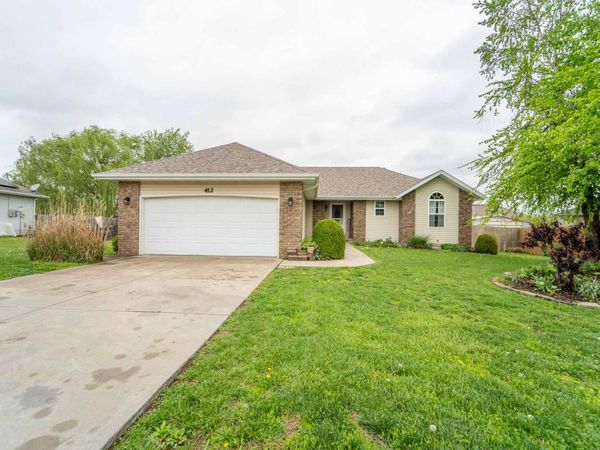 412 W Choctaw , Clever, MO 65631