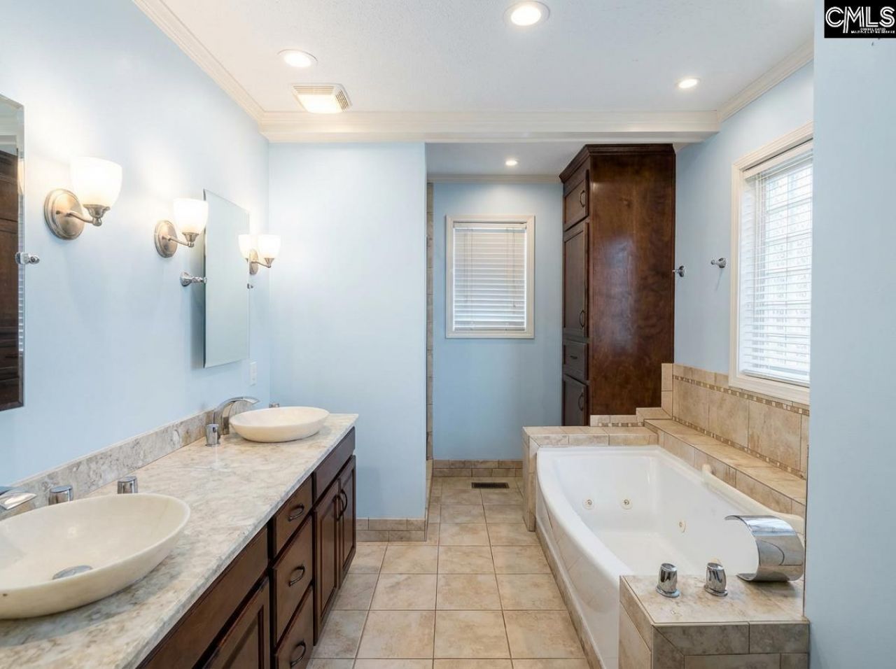 118 Howe Street  Photo 6