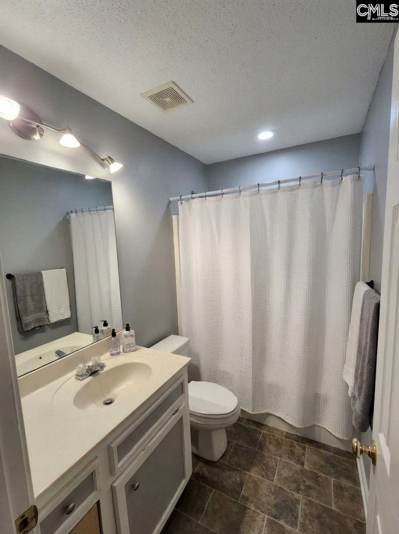 118 Howe Street  Photo 9