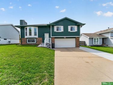 16607 Weir Street , Omaha, NE 68135