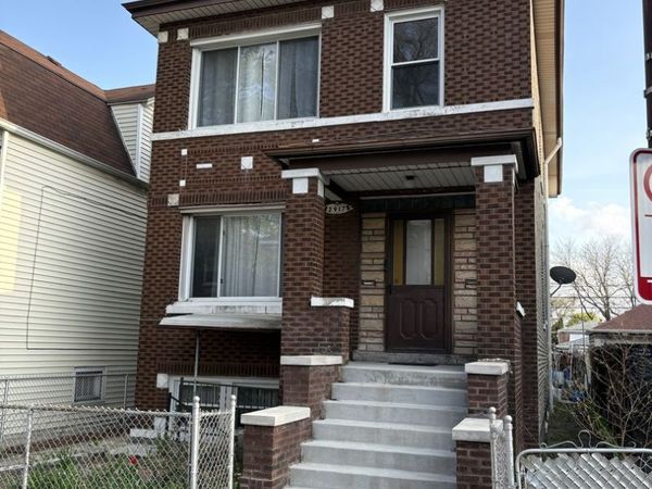 2917 W Pershing Road , Unit 2, Chicago, IL 60632