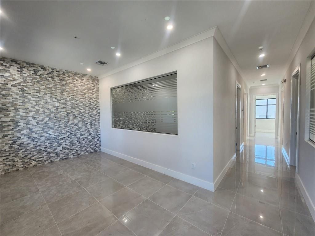 9100 Belvedere Road, Unit 213, Royal Palm Beach, FL 33411 Photo