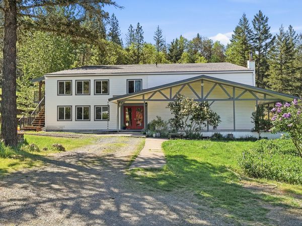 827 Summit Loop, Grants Pass, OR 97527