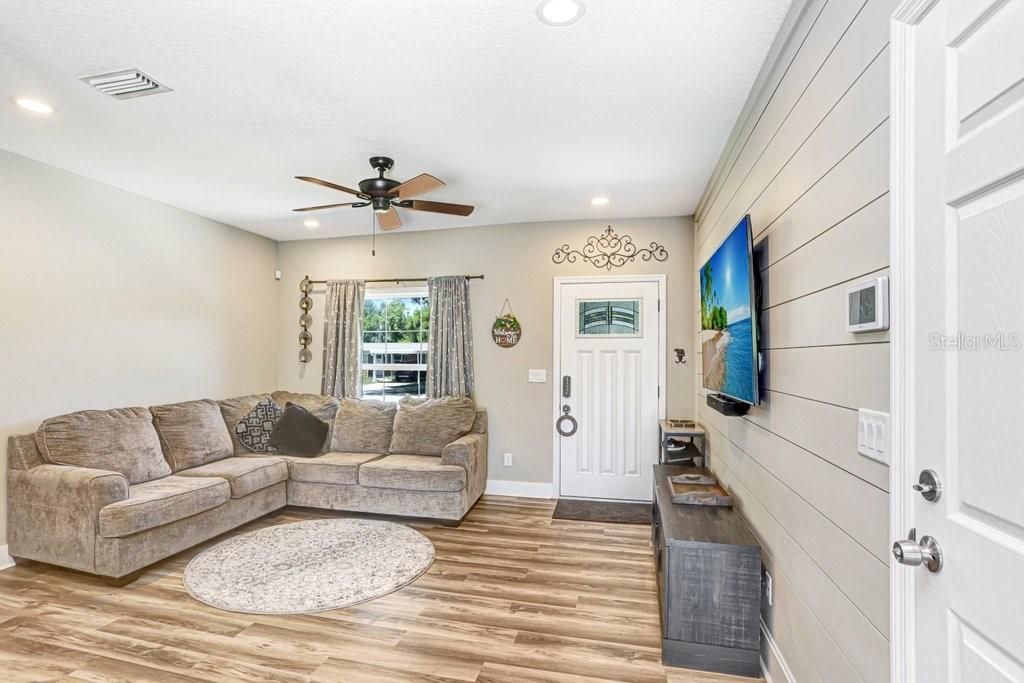 618 Oak Ridge Drive , Brandon, FL 33510 Photo