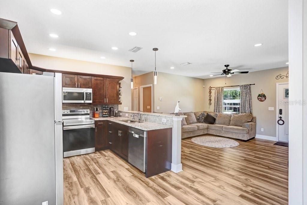 618 Oak Ridge Drive , Brandon, FL 33510 Photo