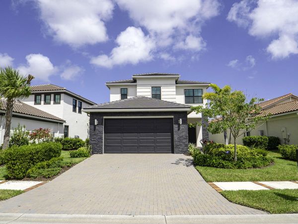 537 SE Fascino Circle, Port St. Lucie, FL 34984