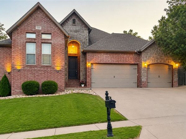 2003 NE Steinbeck Drive, Bentonville, AR 72712