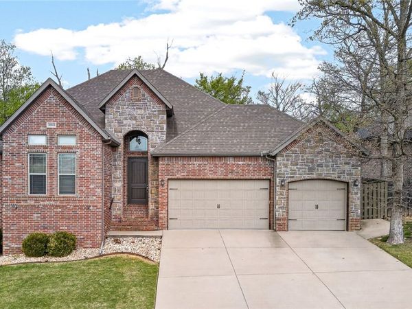 2003 NE Steinbeck Drive , Bentonville, AR 72712