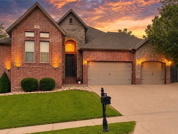 2003 NE Steinbeck Drive, Bentonville, AR 72712