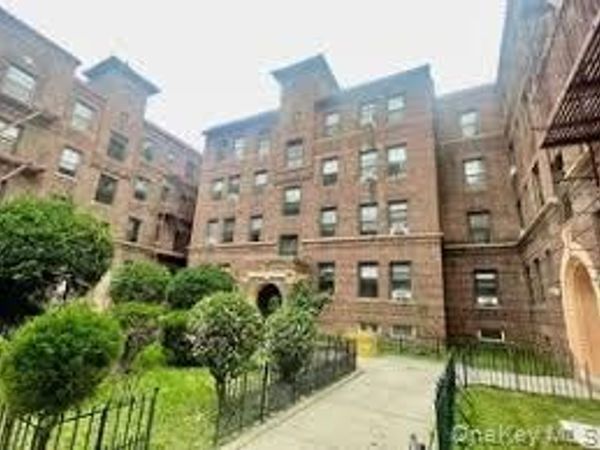 6140 Saunders street, Unit C15, Rego Park, NY 11374