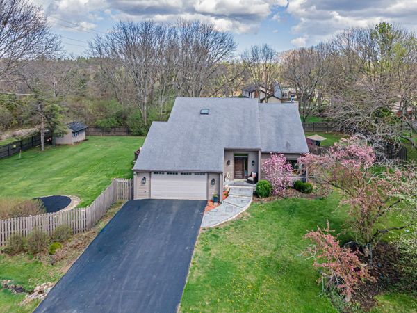 30949 N Leesley Court , Libertyville, IL 60048