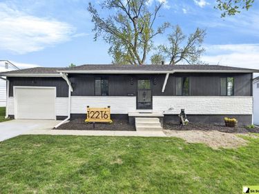 12216 C Street , Omaha, NE 68144