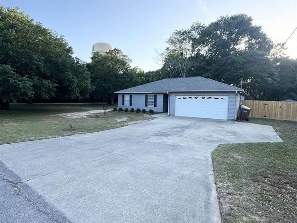 5661 Fairview Dr, Milton, FL 32570