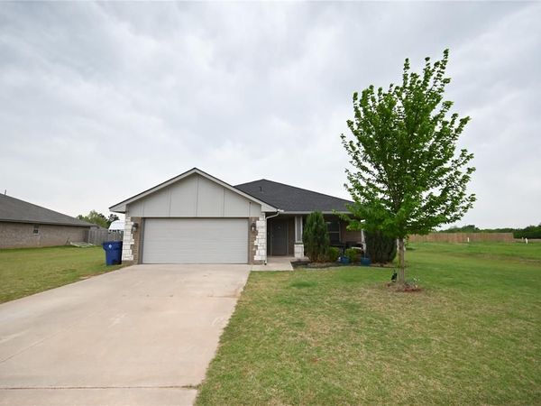 911 Sleepy Hollow Boulevard, Chickasha, OK 73018