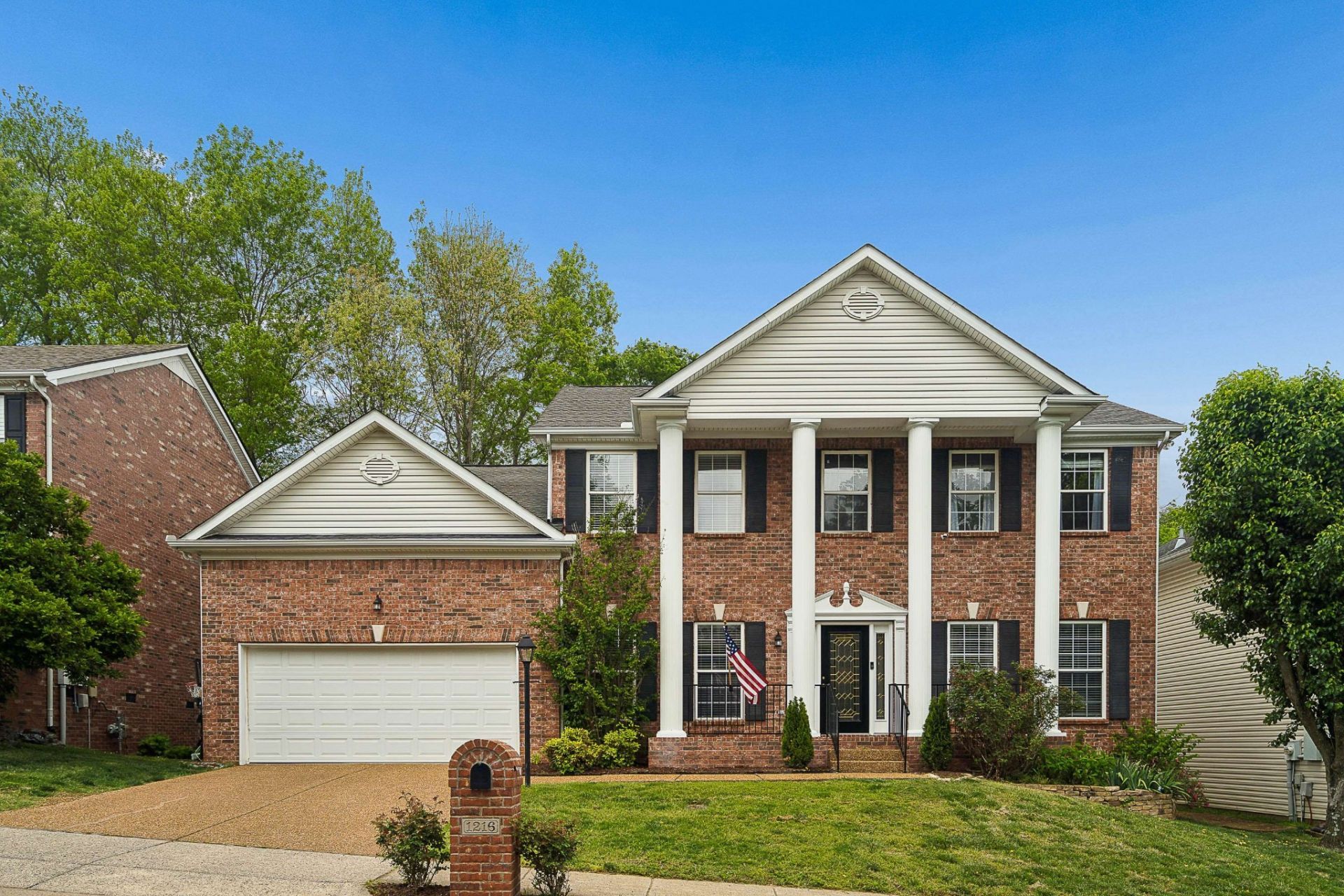 1216 Rockeford Dr, Nashville, TN 37221 Main Photo