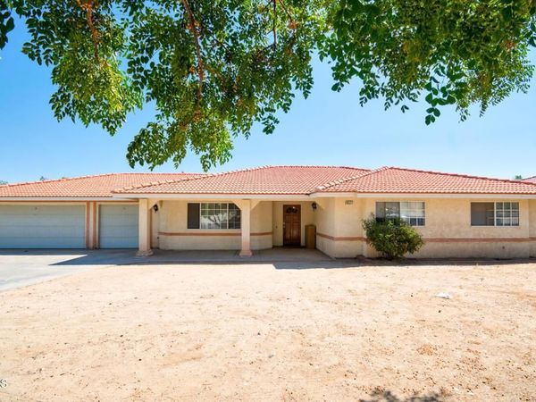 9527 Riggins Road, Phelan, CA 92371