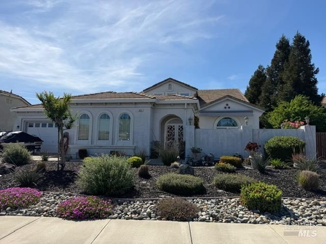 806 Dry Creek Court, Vacaville, CA 95688 Main Photo