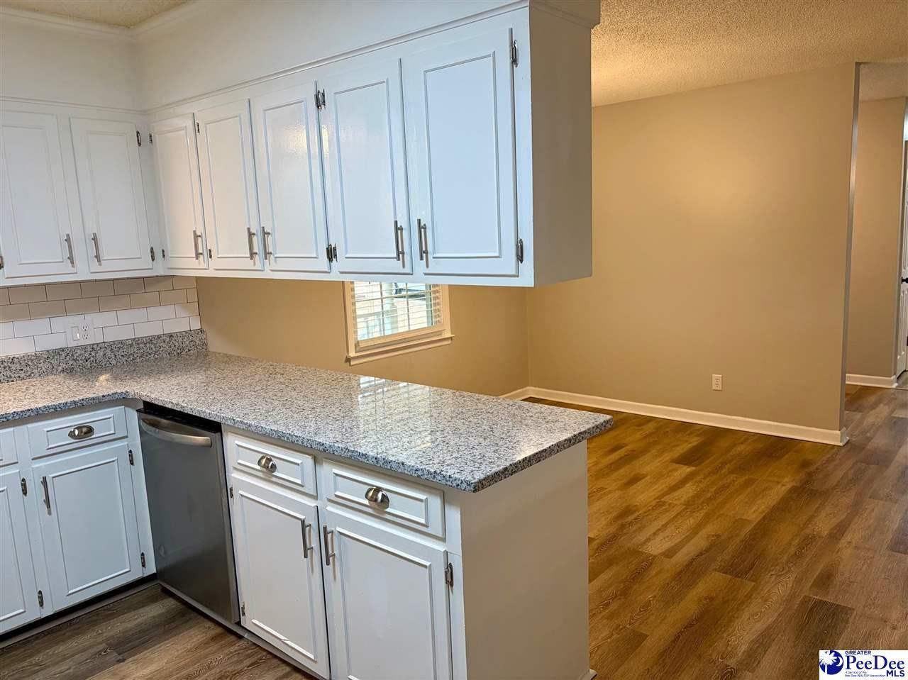 1052 Wellington Photo 11