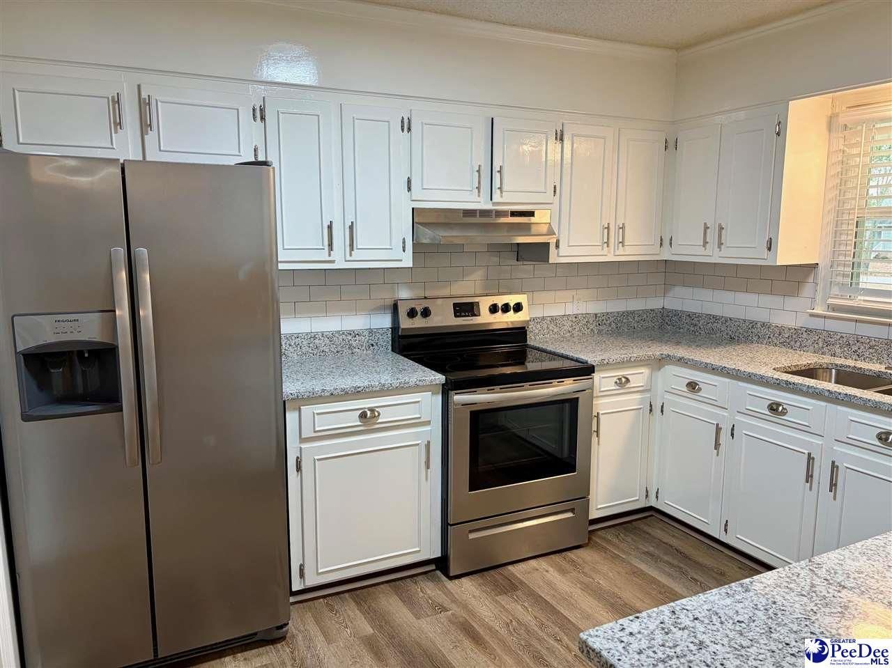 1052 Wellington Photo 12