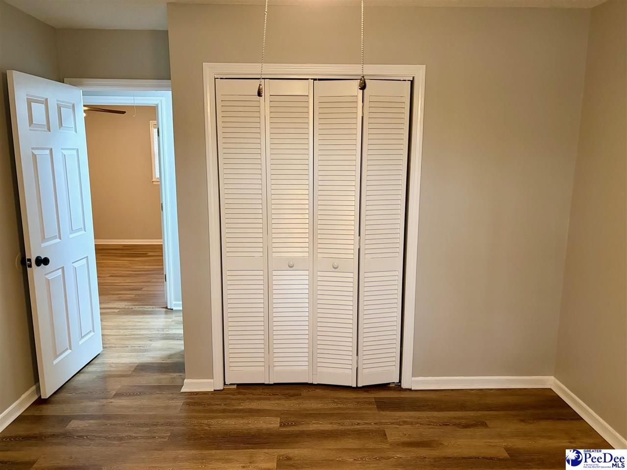 1052 Wellington Photo 17