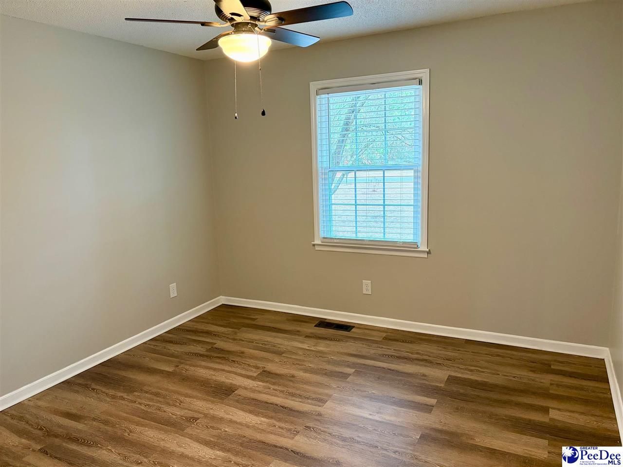 1052 Wellington Photo 18