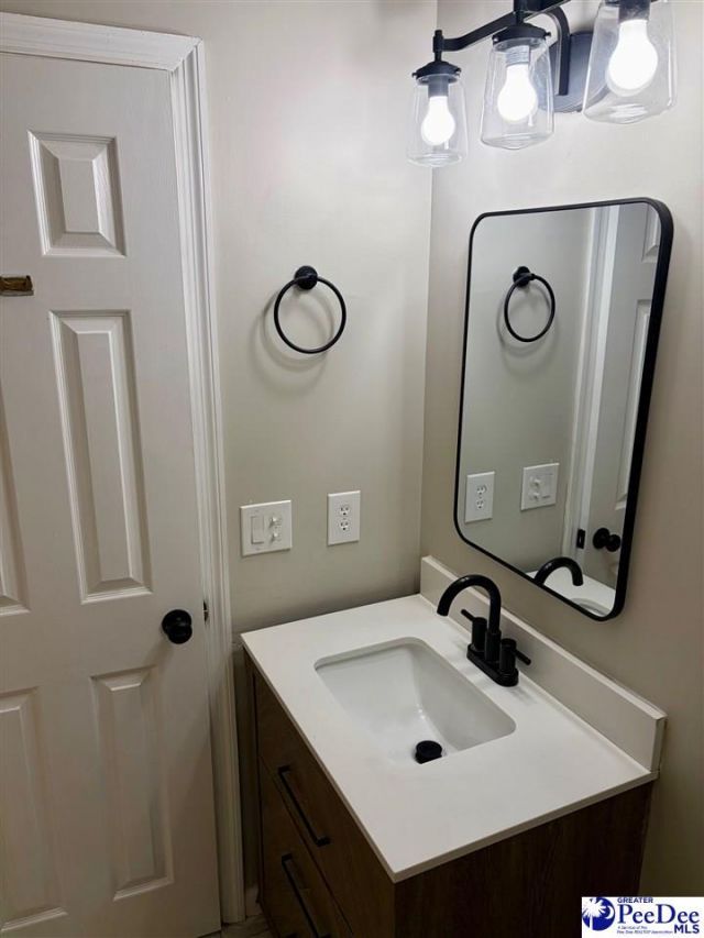 1052 Wellington Photo 22