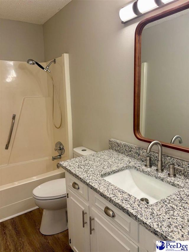 1052 Wellington Photo 27