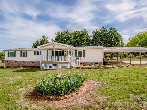 525 Mountain Meadows Drive , Bessemer City, NC 28016