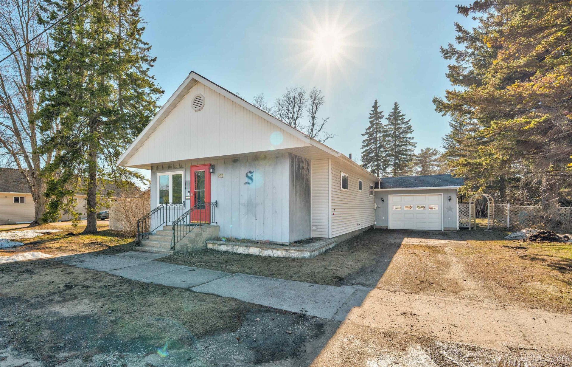 211 N Second Street, Manistique, MI 49854 Main Photo