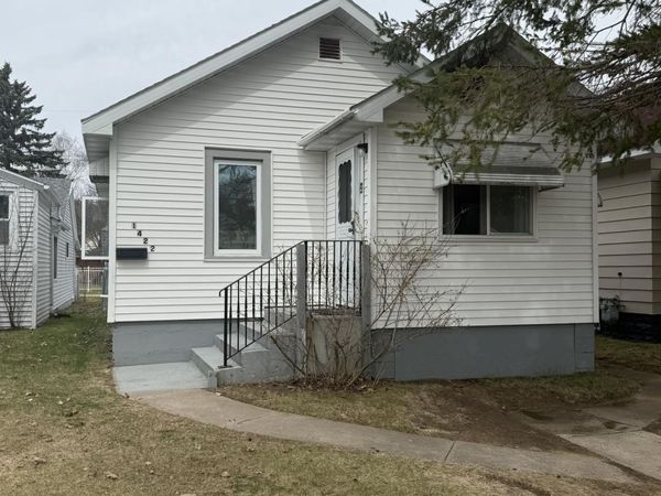 1422 W Hughitt Street, Iron Mountain, MI 49801
