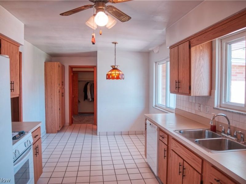 333 E Ridgewood Drive , Seven Hills, OH 44131 Photo 11