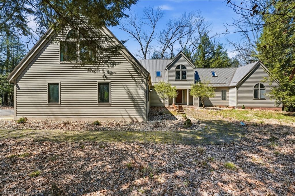 5700 Clingan Road, Struthers, OH 44471