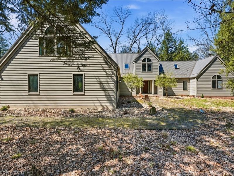 5700 Clingan Road, Struthers, OH 44471 Photo 1