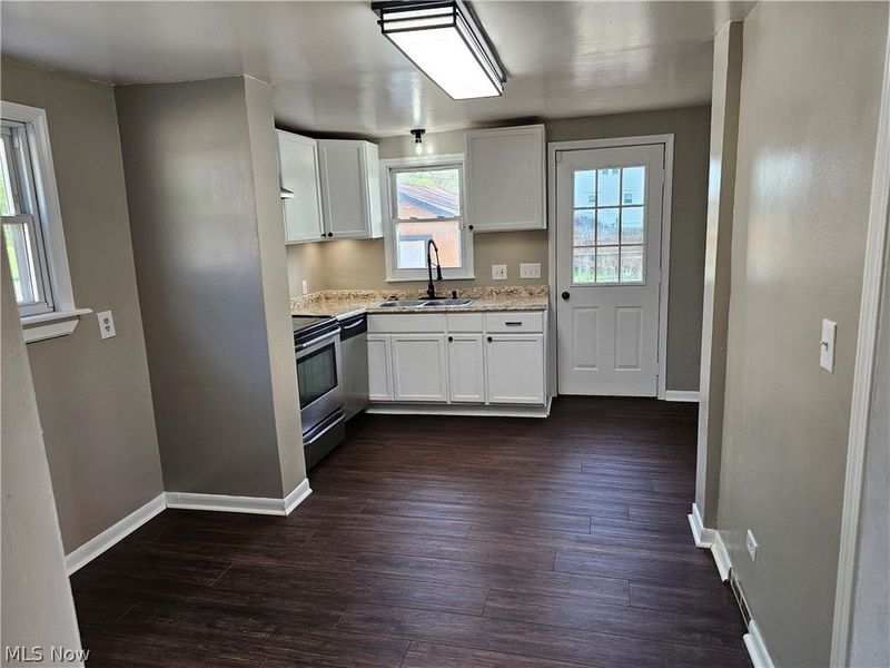 18 Youtz Avenue , Akron, OH 44301 Photo 9