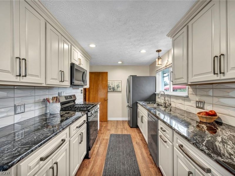 2333 Maylo Path, Green, OH 44312 Photo 10